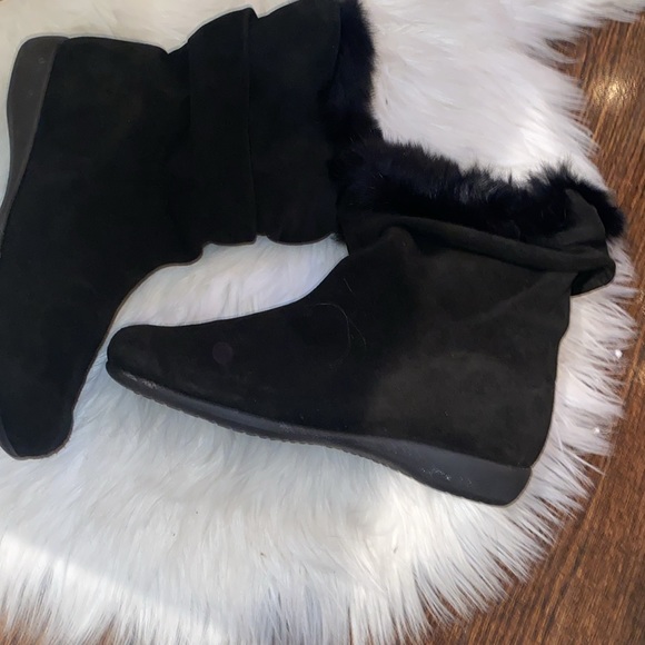 Maxine of Canada black suede boots. - Picture 4 of 9